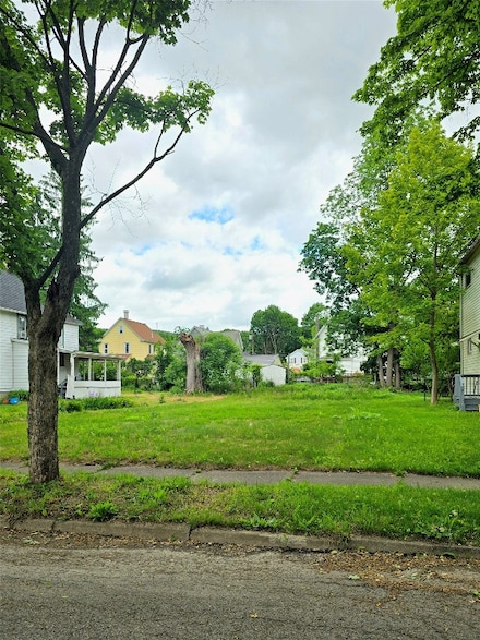 12 Gaylord St, Binghamton, NY 13904