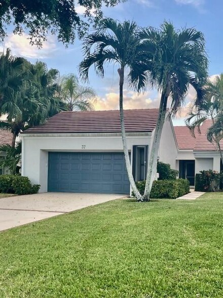 37 Edinburgh Dr, Palm Beach Gardens, FL 33418