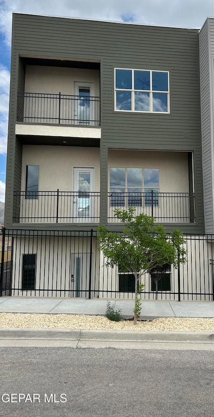 201 Desert Pass St Unit 4, El Paso, TX 79912