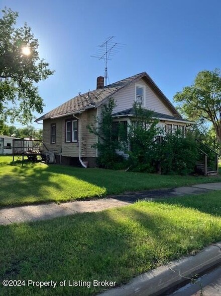 127 N Elm St, Hebron, ND 58638