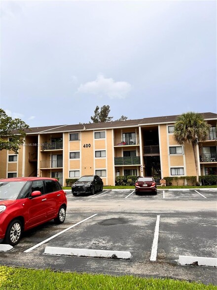 400 Palm Cir W Unit 204, Pembroke Pines, FL 33025
