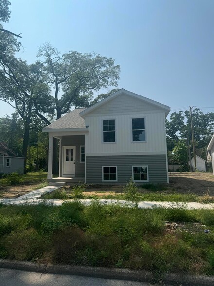 1441 Hoyt St, Muskegon, MI 49442