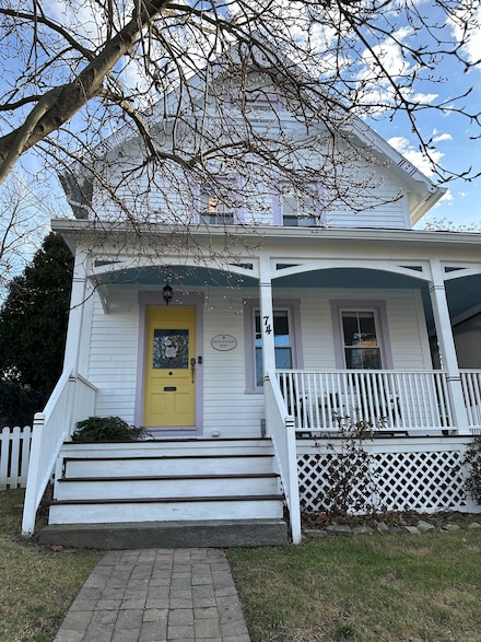 74 Ramsdell St, Groton, CT 06340