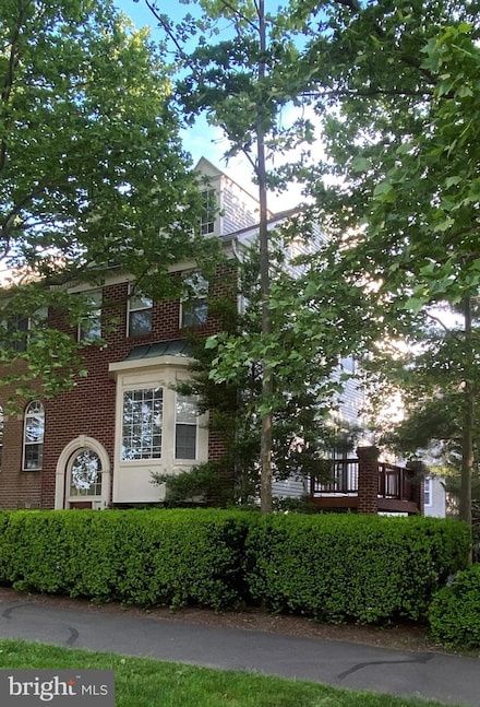 4070 Fountainside Ln, Fairfax, VA 22030