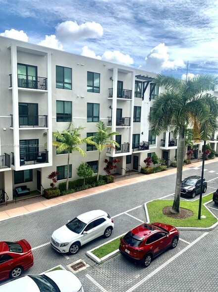 4670 NW 84th Ave Unit 34, Doral, FL 33166