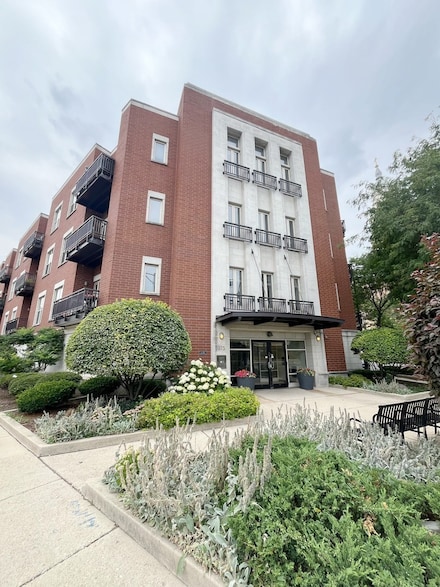 1075 W Roosevelt Rd Unit 303, Chicago, IL 60608
