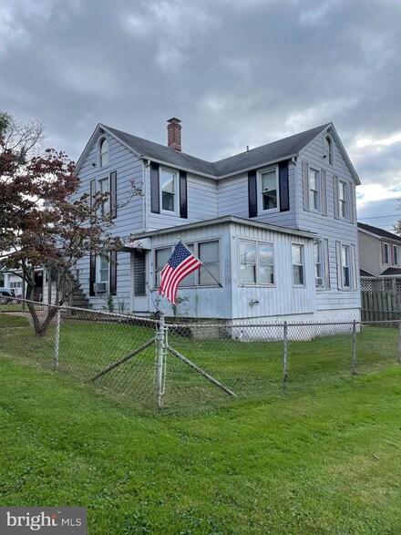 35 Elizabeth Ave, Halethorpe, MD 21227