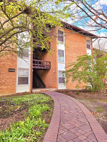5538 E Lake Dr Unit A, Lisle, IL 60532
