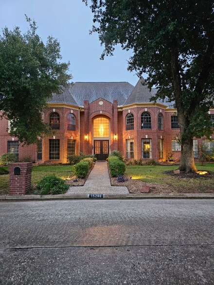 15206 Dawnbrook Dr, Houston, TX 77068