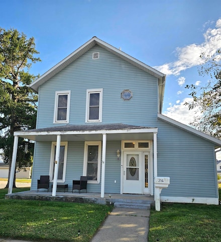 314 E 4th St, Vinton, IA 52349
