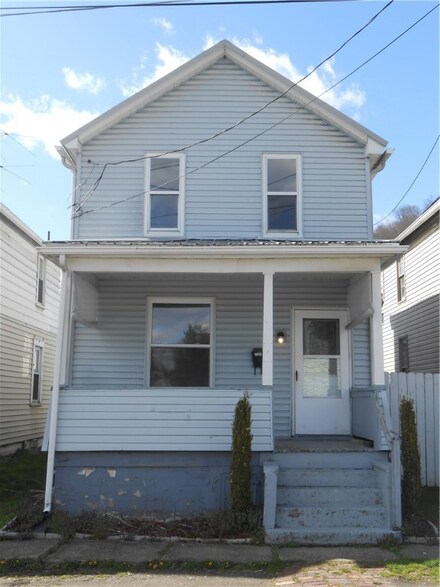 1011 Jackson St, Vandergrift, PA 15690
