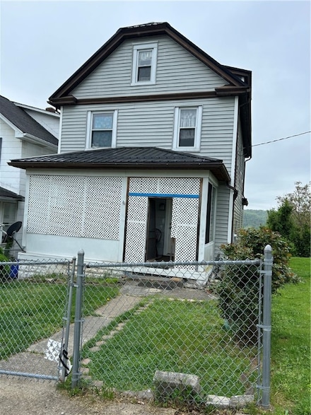1915 Woodmont Ave, New Kensington, PA 15068