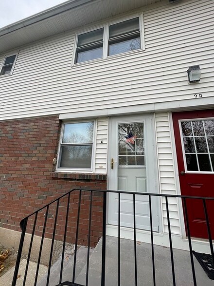 90 Colonial Cir Unit A, Chicopee, MA 01020