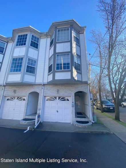 10 Conference Ct, Staten Island, NY 10307