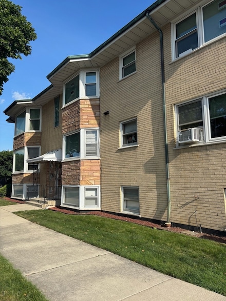 6401 W 52nd St Unit 2, Chicago, IL 60638