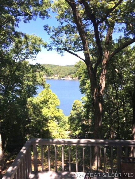 139 Mauna Loa Dr, Roach, MO 65787