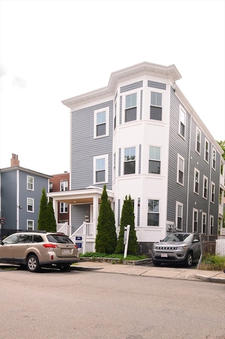 8 Brookside Ave Unit 3, Jamaica Plain, MA 02130