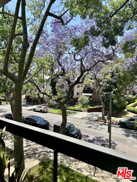 324 N Palm Dr Unit 206, Beverly Hills, CA 90210