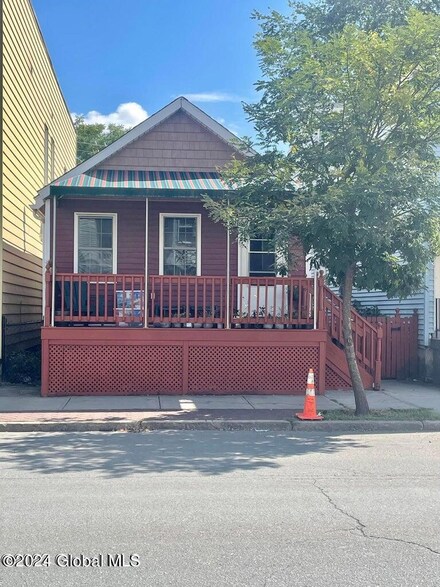 446 5th Ave, Troy, NY 12182