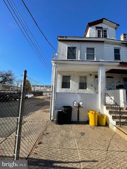 585 Roosevelt St, Trenton, NJ 08618