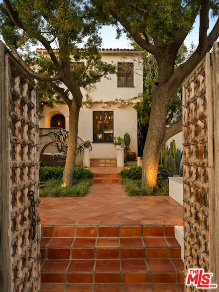 330 S Medio Dr, Los Angeles, CA 90049