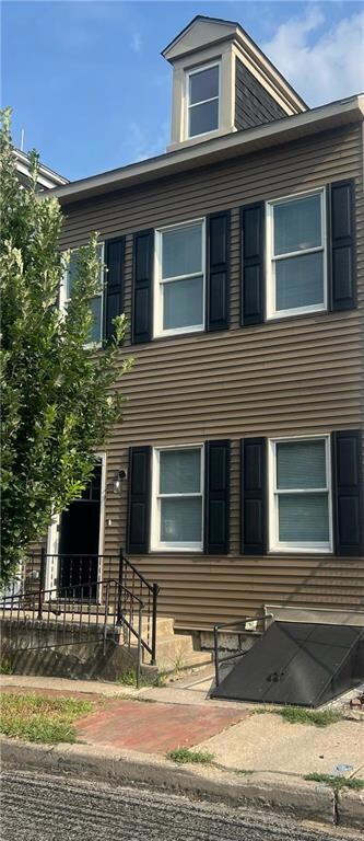 933 Ferry St, Easton, PA 18042