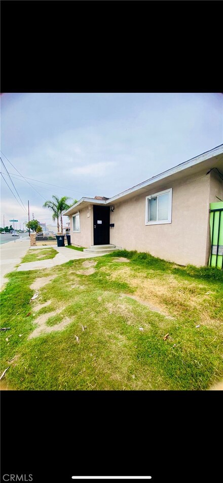 5317 W 1st St, Santa Ana, CA 92703