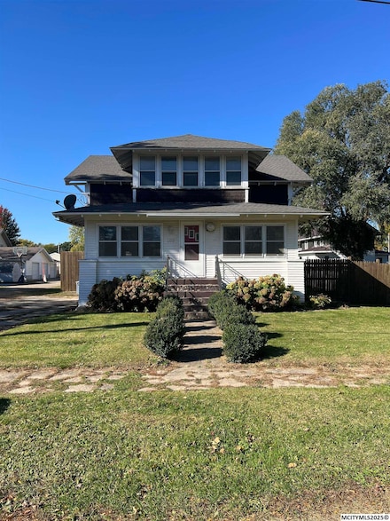 109 N Lincoln St, Sheffield, IA 50475