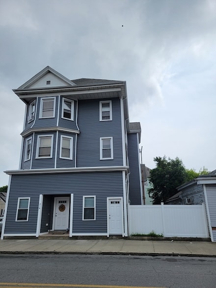 314-316 Dartmouth St, New Bedford, MA 02740