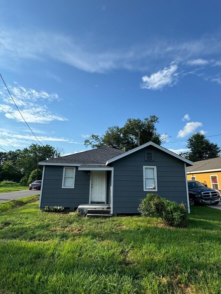 1498 Brockman St, Beaumont, TX 77705