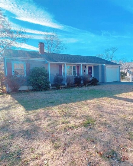 44 General Hawkins Dr, Warwick, RI 02888