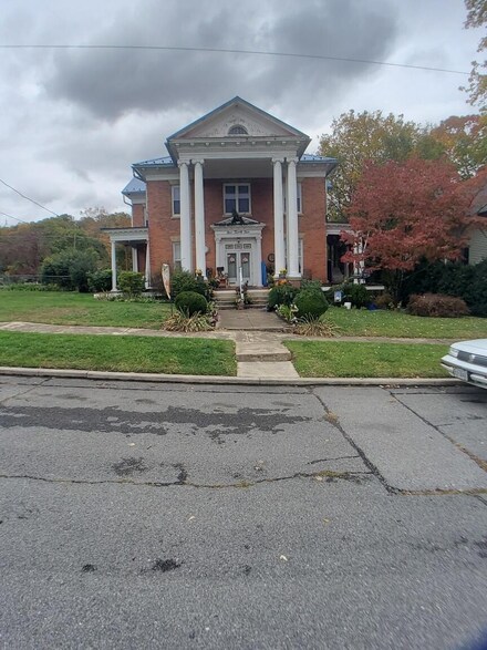924 Mccormick Blvd, Clifton Forge, VA 24422