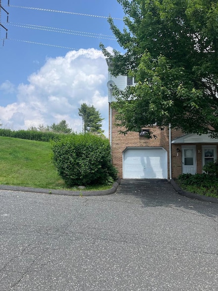 24 Blueridge Dr Unit 1, Waterbury, CT 06704