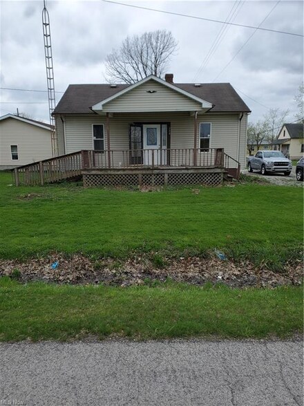 208 S 14th St, Sebring, OH 44672
