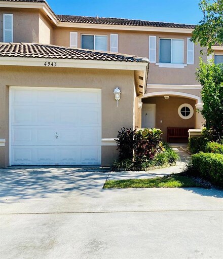 4943 Pinemore Ln, Lake Worth, FL 33463