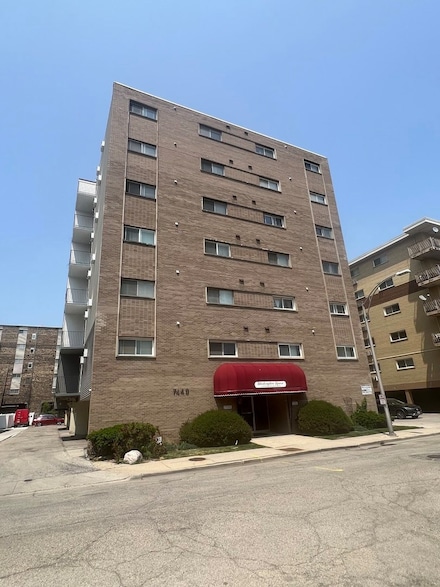 7449 Washington St Unit 606, Forest Park, IL 60130