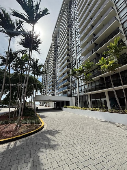 600 NE 36th St Unit 204, Miami, FL 33137