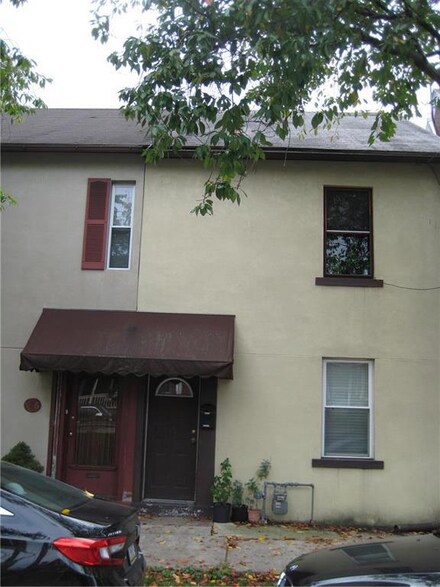 948 Delaware Ave, Fountain Hill, PA 18015