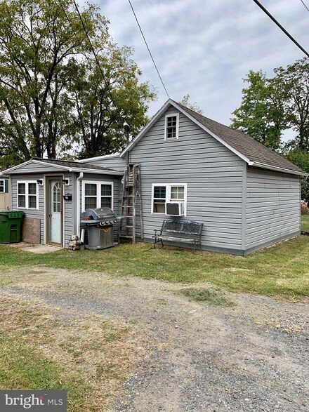 117 Wideawake St, Pine Grove, PA 17963