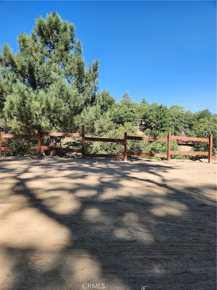 1563 Rockridge Dr, Lake Arrowhead, CA 92352
