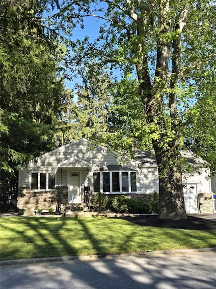 31 Whittier Blvd, Poughkeepsie, NY 12603