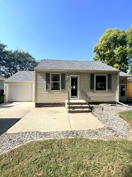 128 S Main St, Sherburn, MN 56171