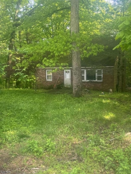 14 Hubert Dr, Highland Lakes, NJ 07422