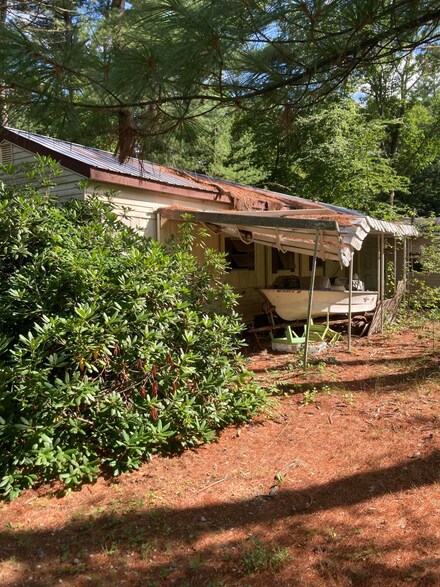 8 Apache Ln, Lebanon, ME 04027