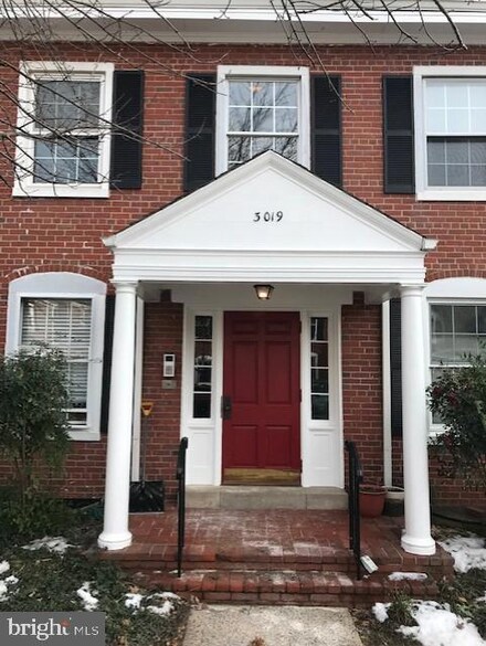 3019 S Buchanan St Unit C2, Arlington, VA 22206