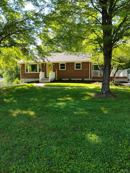 412 Oakwood Dr, Hurt, VA 24563