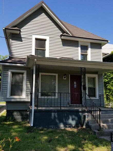 829 Seymour Ave, Lansing, MI 48906