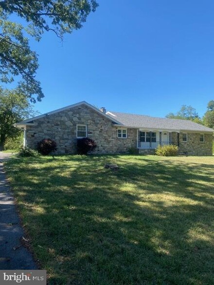 820 Otterdale Mill Rd, Taneytown, MD 21787