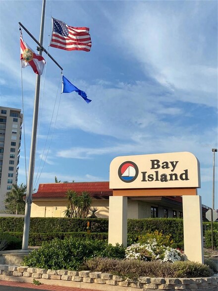 7465 Bay Island Dr S Unit 112, South Pasadena, FL 33707