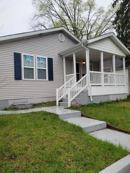 1105 Pearl St, Elkhart, IN 46516